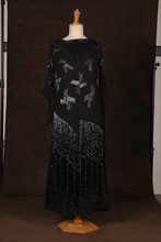 Costume de théâtre : robe 1925-1930 perlée