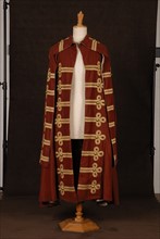 Costume de théâtre : cape style Louis XV marron