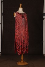 Costume de théâtre : robe 1925 perlée