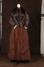 Costume de théâtre : robe 1900