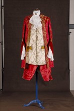 Costume de théâtre : costume de seigneur style Louis XV