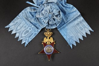 Insigne de dignitaire de l'Ordre Royal des Deux-Siciles (revers)