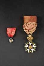 Deux médailles de la Légion d'Honneur, époque Premier Empire (avers)