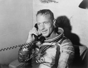 S62-04057 (24 May 1962) --- Astronaut M. Scott Carpenter, prime pilot for the Mercury-Atlas 7 (MA-7) mission, talks with