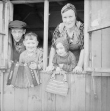 Displaced Persons and Refugees in Germany The Displaced Persons camp within the grounds of Hamburg Zoo was build by the