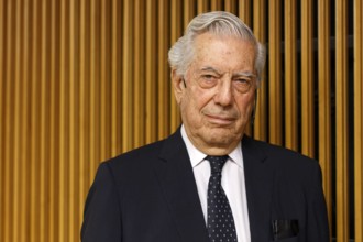 Mario Vargas Llosa bei der lit Cologne 2016 Veranstaltung Die Enthüllung im Klaus von Bismarck Saal