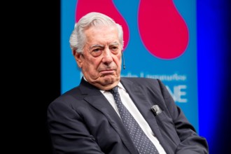 Mario Vargas Llosa bei der Vorlesung DIE ENTHÜLLUNG auf der Lit Cologne Spezial am 23 10 2016 im WDR