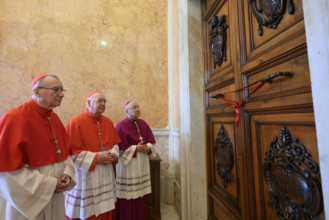 ITALY -  SEALS AT THE APOSTOLIC PALACE - 2025/4/21