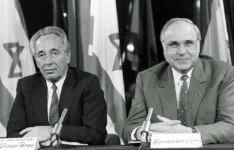 Archivmaterial: 27.Februar 1986 , Shimon Perez, Ministerpraesident Israel und Helmut Kohl (CDU) Bundeskanzler der Bundes