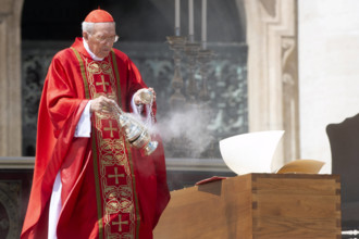 ITALY - REL -  DEAN IF THE COLLEGE OF CARDINALS GIOVANNI BATTISTA RE PRESIDES OVER THE FUNERAL OF POPE FRANCIS  AT THE VATICAN  - 2025/04/26