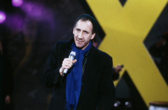 PETE TOWNSHEND Pete Townshend, britischer Musiker, Gitarrist und Leadsänger der Rockband The Who, hier bei einem TV Solo
