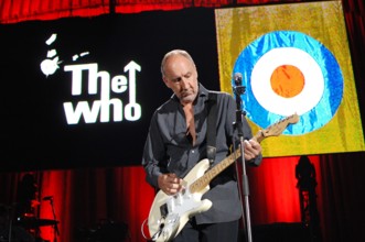 Gitarrist Pete Townshend (GBR/The Who) während eines Konzertes in München