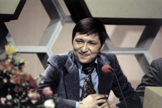 RAINER WERNER FASSBINDER junge Regisseur RAINER WERNER FASSBINDER als Rategast in der Quizsendung: Dalli Dalli , 1974.,