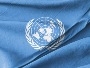Blaue Flagge mit Emblem als Symbol für weltweite Einheit und Zusammenarbeit