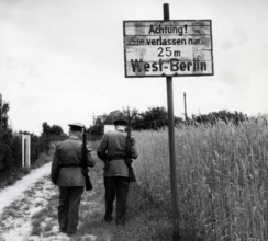 Am 7. Oktober 1959: 10 Jahre Sowjetzone Original-Bildunterschrift: Am 7. Oktober 1959: 10 Jahre Sowjetzone - Auf Wunsch