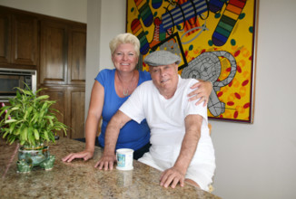 Tony Curtis at home in Las Vegas - 2008 FAM17596 Copyright: x FAMOUSx 14280540