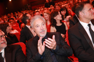Sir Tom Jones Verleihung des BAMBI 2017 im Theater am Potsdamer Platz in Berlin. *** Sir Tom Jones BAMBI 2017 award cere