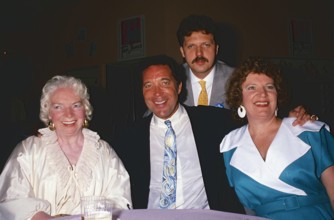 Tom Jones Los Angeles CA USA LIBRARY Tom Jones with mother Sheila sister Frieda and son Mark beh