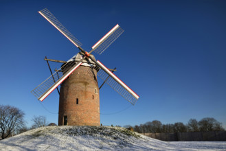 Krefelder Geismuehle im Winter, Deutschland, Nordrhein-Westfalen, Krefeld mill Geismuehle in winter, Germany, North Rhin