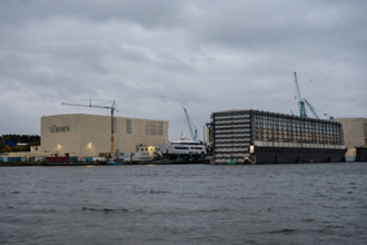 Passage Nord Ostseekanal Die Bootswerft von Lürrsen. Die Fr. Lürssen Werft GmbH & Co. KG ist eine deutsche Schiffswerft