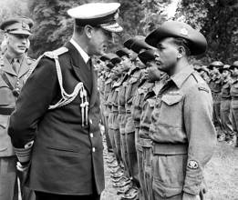 RECORD DATE NOT STATED UK / Malaysia: Lord Louis Mountbatten inspects Malayan troops in Kensington Gardens, London. The