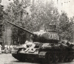 The invasion of Seoul by the North Korean military in June 28th, 1950. People in the street are frightened., Copyright: