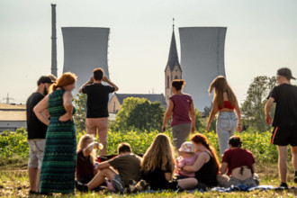 Bayern, Sperrung der Kühltürme des Kernkraftwerks in Grafenrheinfeld  Sprengung der Kühltürme des stillgelegten Kernkraf