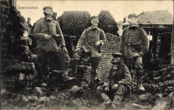Erster Weltkrieg, I. WK, Deutsche Infanterie in Gasmasken *** World War I, I WK, German infantry in gas masks