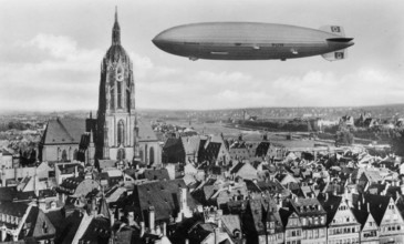 Luftschiff Hindenburg über Frankfurt Main06 10 teuZeppelin LZ 129 Hindenburg 1936 über Frankfurt a