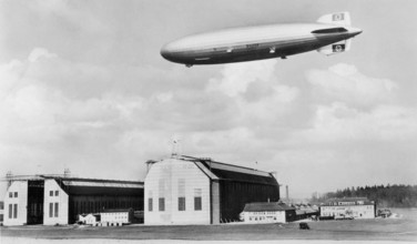 Feature Symbol Luftschiff Hindenburg 03 10 teuZeppelin LZ 129 Hindenburg ca 1936 mit Luftschiffh