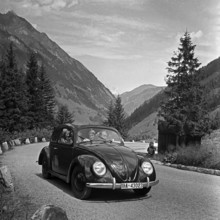 Volkswagen Unterwegs mit dem KdF-Wagen, dem Volkswagen Käfer, Deutschland 1930er Jahre. Travelling by car in the Volkswa