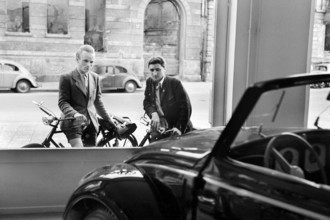 Volkswagen Cabrio 1949. Das neue VW Cabrio steht im Schaufenster. Fotografiert am 06.09.1949 München Bayern Deutschland