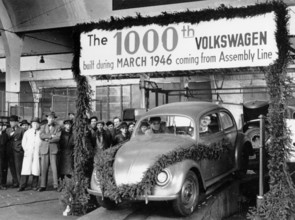 Feature / Symbol: VW-Käfer 03/11 teu Im März 1946 rollt der 1000. Volkswagen aus dem Werk in Wolfsburg Beetle Volkswage