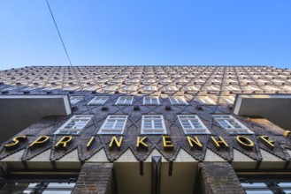 DEU DEUTSCHLAND HAMBURG Gebäude der Sprinkenhof AG im Hamburger Kontorhausviertel im Abendlicht