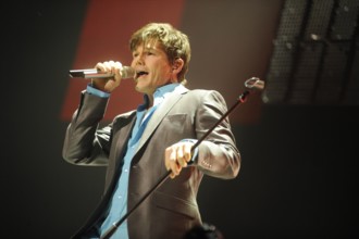 a-ha während ihrer Tour in der Kölner Lanxess-Arena: Sänger Morten Harket