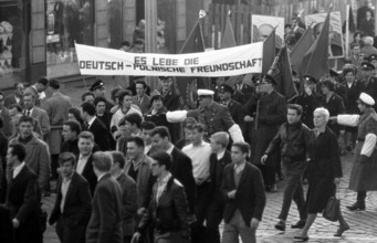 16.10.1962, Berlin, DDR - Aufmarsch beim Staatsbesuch des polnischen Ministerpraesidenten Jozef Cyrankiewicz und des Pa