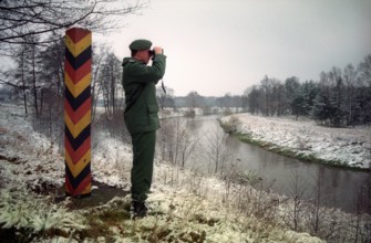 Grenzsoldat am Fluss Neiße bei Görlitz