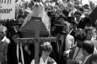 Bildnummer: 55392715  Datum: 14.08.1985  Copyright: imago/Dieter Bauer
Rudolf Scharping (Mitte,