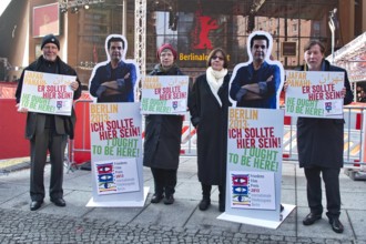 93/ Ich sollte hier sein , Solidaritaetskampagne des Friedensfilmpreises auf der Berlinale für Jafar Panahi, v.l.: Lutz