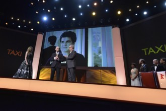 Moderatorin Anke Engelke Jurypräsident Darren Aronofsky und Festivalleiter Dieter Kosslick verkünde