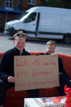 Flensburg, Schleswig-Holstein, Kommunalwahlkampf 2023 Martin Schirdewan (i. Bi. re.), Politiker (Die Linke) auf Wahlkamp