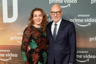 Sir Patrick Stewart und Sunny Ozell auf dem Roter Teppich beim Fan Screening der Amazon Original Serie STAR TREK: PICARD