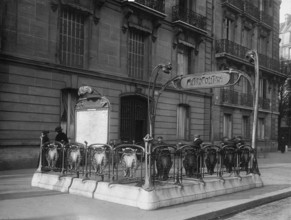 Paris - Metro Entre Malesherbes Metro entrance malesherbes (architect: Hector Guimard). Paris (17th arr.). Photograph of
