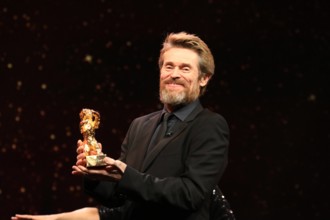 Willem Dafoe erhält den Goldenen Ehrenbär auf der 68. Berlinale am 20.02.2018 in Berlin Willem Dafoe erhält den Goldene