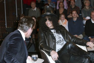 Markus Lanz und Slash bei der Aufzeichnung der ZDF Talkshow Markus Lanz Hamburg 04 11 2014 Foto xU