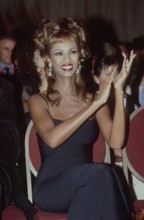 Iman 11/94 mapo Frau Model dunkelhaarig dunkelhäutig Schauspiel Unternehmen Somalia leger hoch halb Hände klatschend lä