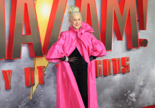 Entertainment Bilder des Tages Shazam! Fury of the Gods UK premiere. London, UK. Helen Mirren at the Shazam! Fury of the