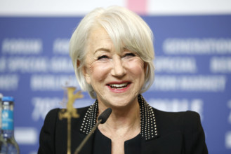 Helen Mirren, die Schauspielerin und Preisträgerin vom Goldenen Ehrenbär bei der Pressekonferenz im Rahmen der 70. Berl