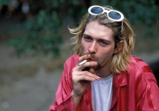 RECORD DATE NOT STATED  NIRVANA - KURT COBAIN smoking, deceased Ref: 6227 London Great Britain Copyright: xHugoxDixon/Ca