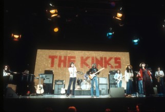 The Kinks on Midnight Special TV Show circa 1974 PUBLICATIONxNOTxINxUSA Copyright: xJeffreyxMayerx/xRockxNegativesx/xMed